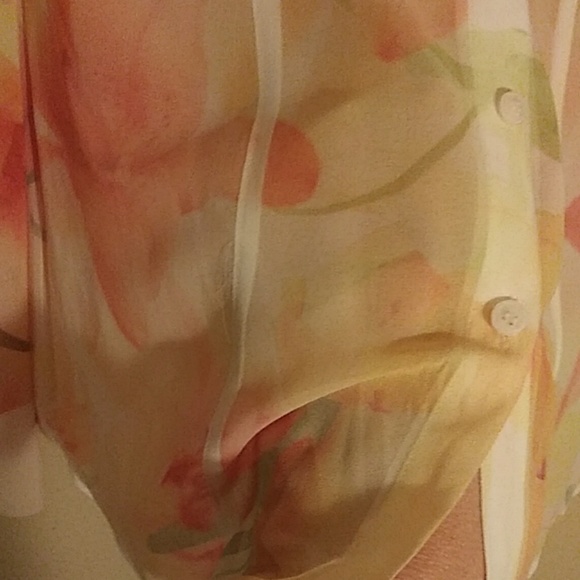 Guess button up blouse size xsmall - Picture 7 of 7